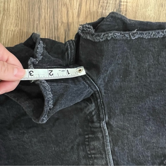 Levi’s Ribcage Black Denim Shorts - Picture 7 of 10